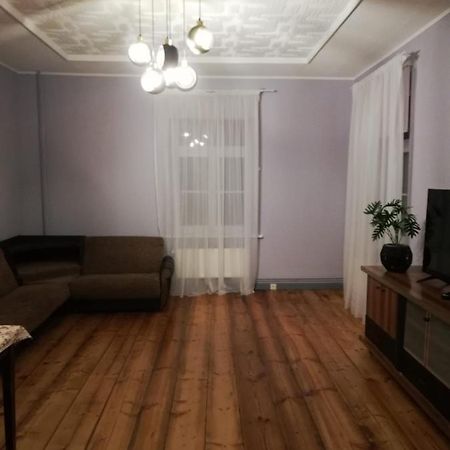 Pils Ielas Apartamenti Kandava Exteriör bild