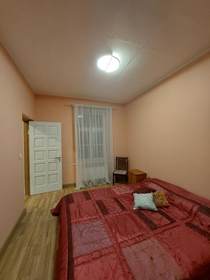 Pils Ielas Apartamenti Kandava Exteriör bild