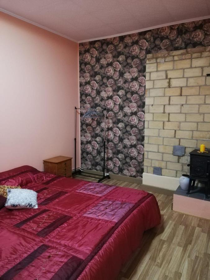 Pils Ielas Apartamenti Kandava Exteriör bild