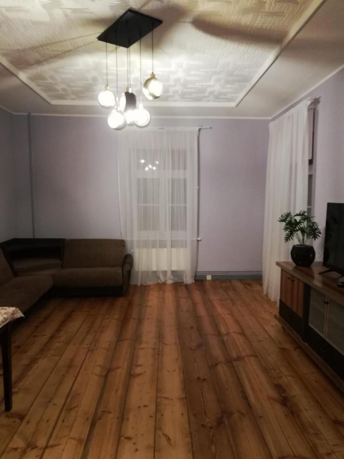 Pils Ielas Apartamenti Kandava Exteriör bild